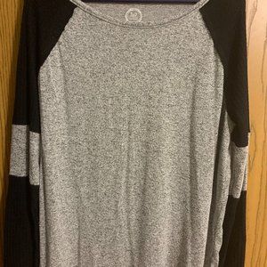 Maurices 24/7 black & gray knitted shirt - Med